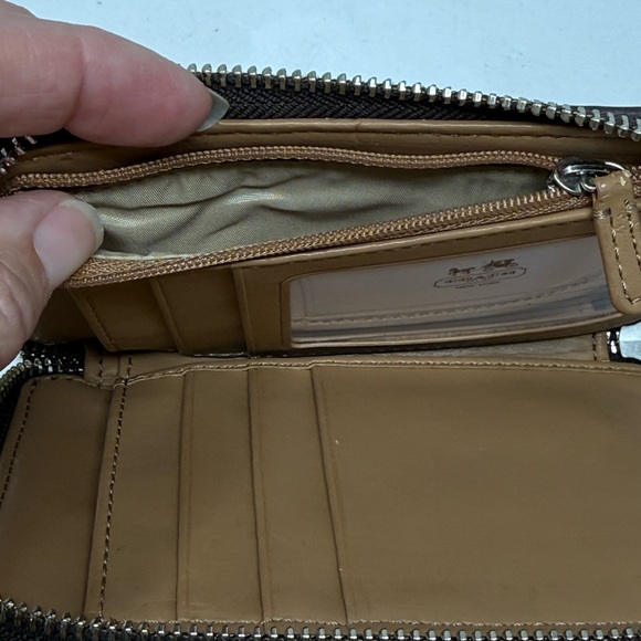 Coach Signature C zip around wallet wristlet new - Picture 10 of 14